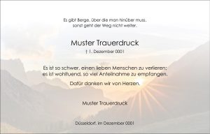 Trauerkarte mit einem stimmungsvollen Sonnenaufgang in den Bergen als Hintergrund, darauf ein deutscher Text mit Worten des Mitgefühls und der Dankbarkeit für die erhaltene Unterstützung nach einem Verlust. Passend gestaltet für Vogt & Kamp Bestattungen in Düsseldorf, Ihren Bestatter für einfühlsame Bestattungen in Düsseldorf.