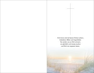 Eine stilvolle Trauerkarte von Vogt & Kamp Bestattungen Düsseldorf mit einem Kreuz, einem einfühlsamen deutschen Gedenktext und einem friedlichen Sonnenuntergang über einem Strand mit Dünen im Vordergrund – ein würdiges Motiv für Bestatter in Düsseldorf und die persönliche Begleitung bei einer Beerdigung in Düsseldorf.